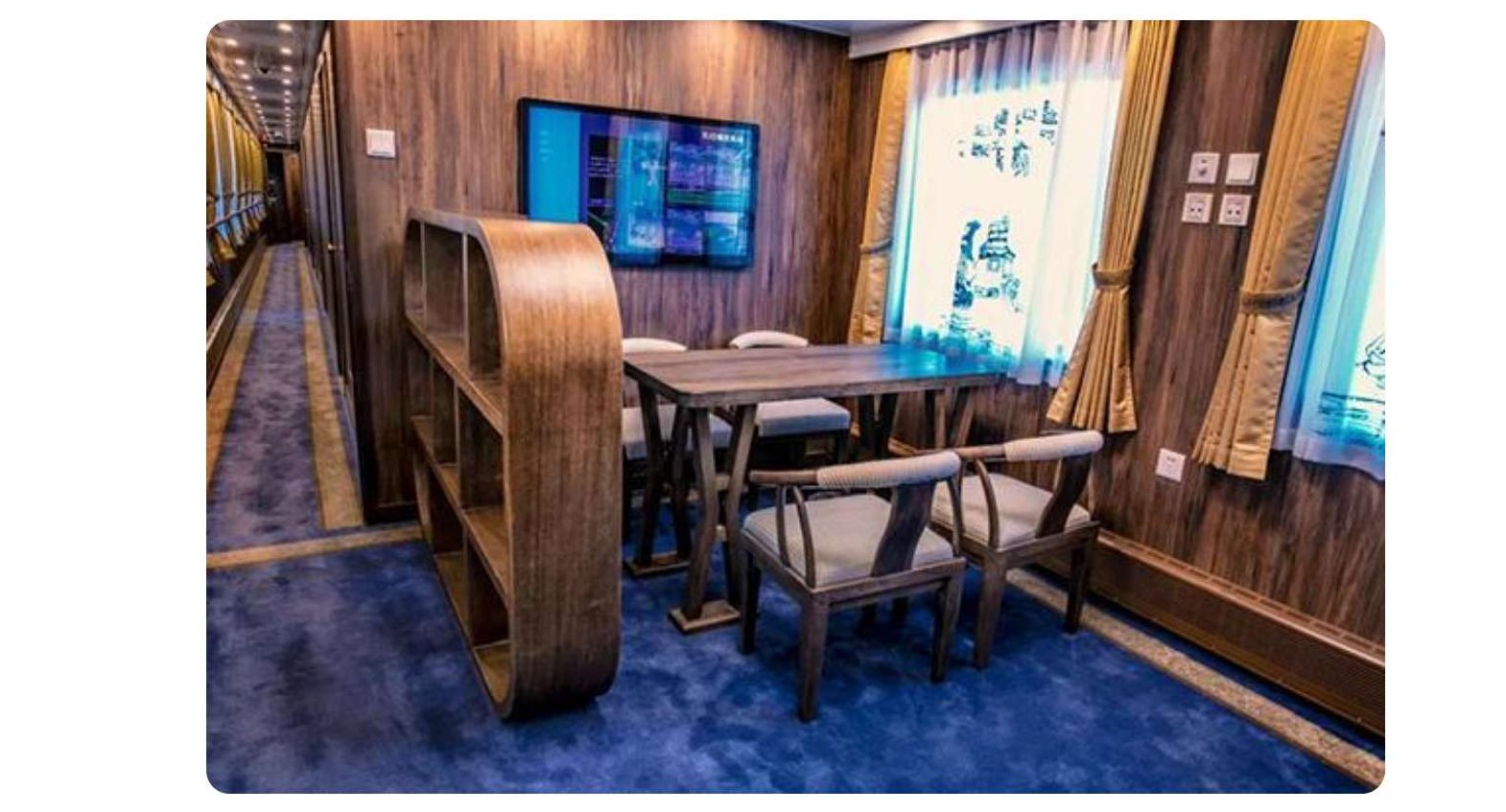 A Supreme Purple Gold suite with king bed and en-suite bathroom on the Hulunbuir Express