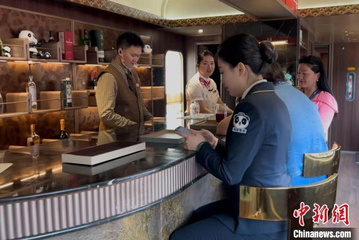 Lounge car aboard Panda Express Chengdu