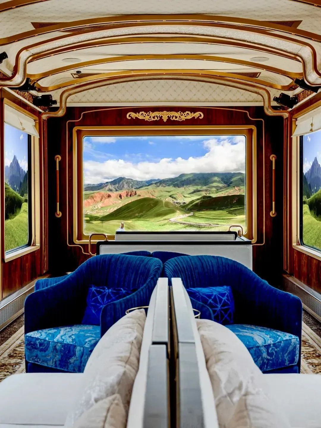 Lounge aboard the Silk Road Express